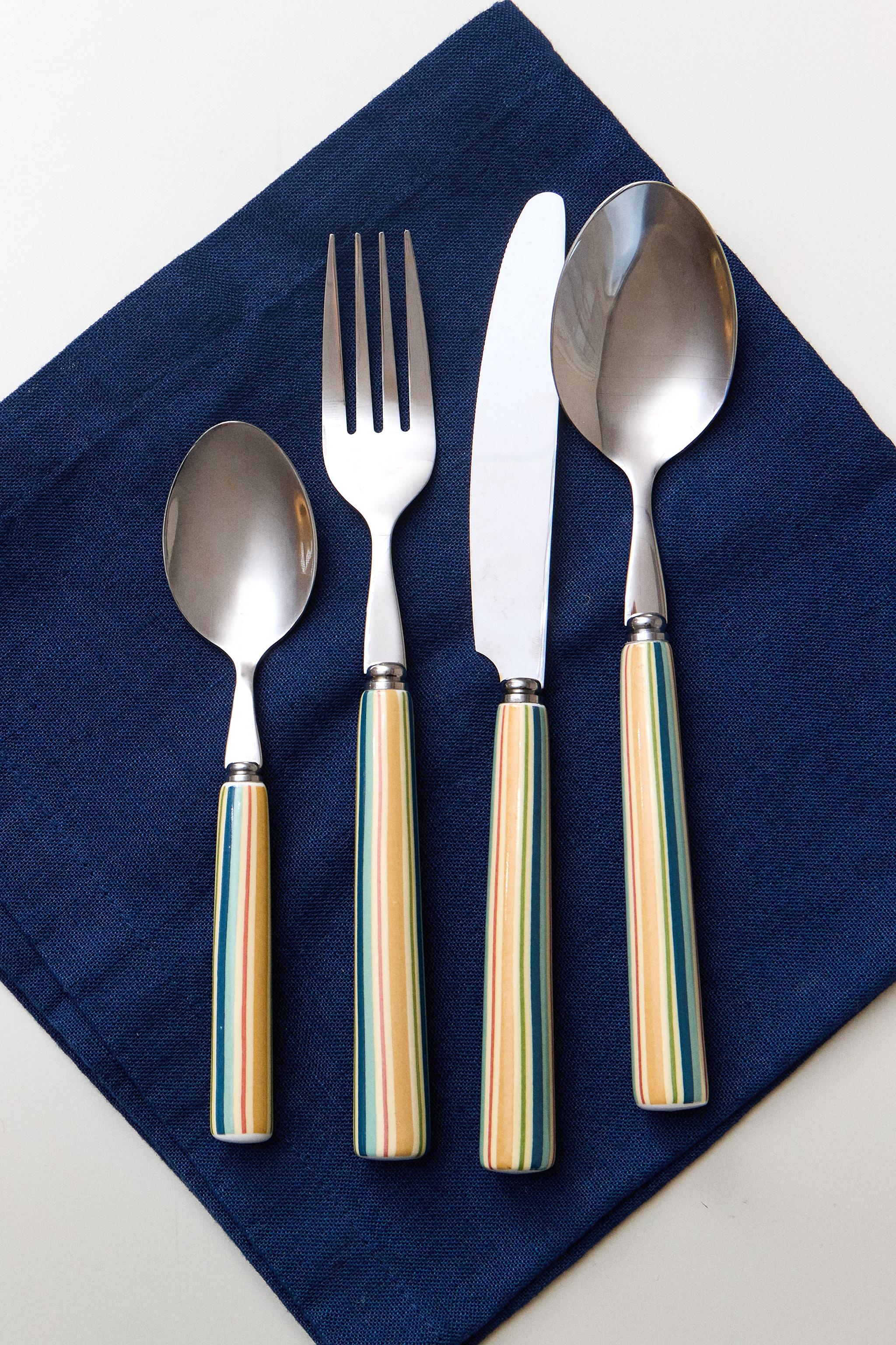 ENSEMBLE COUVERTS MANCHE CÉRAMIQUE (LOT DE 4)